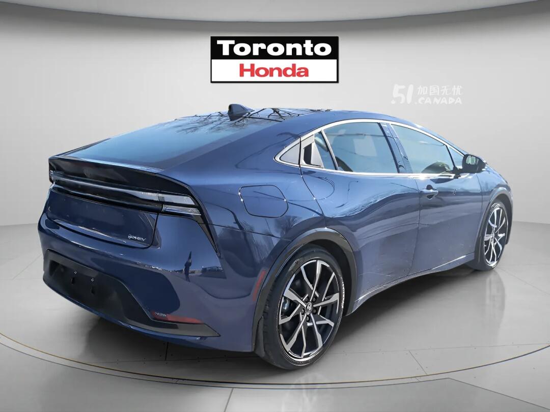 2025 Toyota Prius view 3