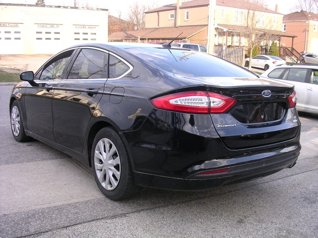 2016 Ford Fusion view 3