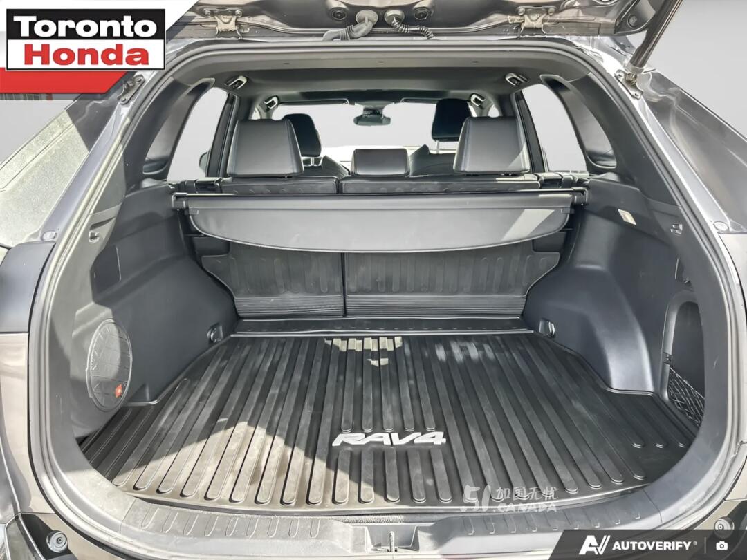 2022 Toyota RAV 4 view 10