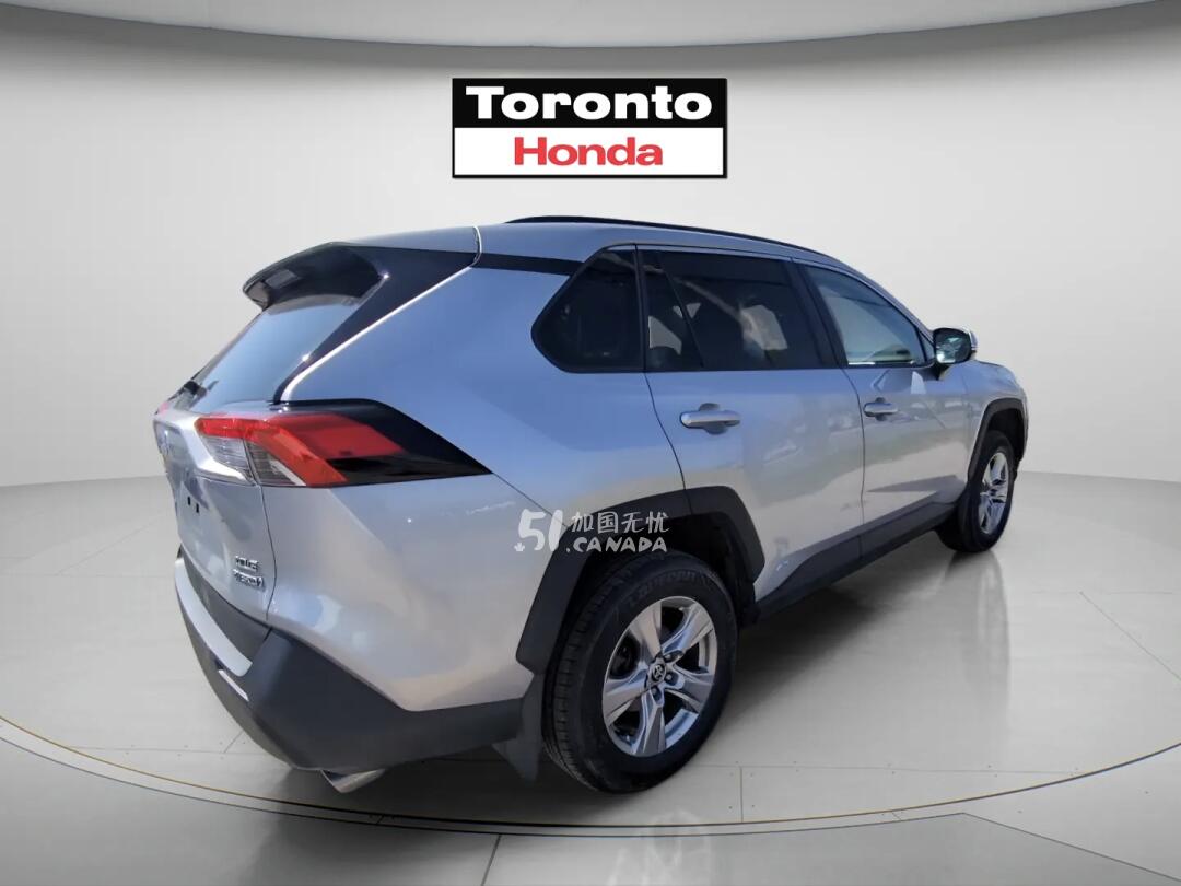 2023 Toyota RAV 4 view 4