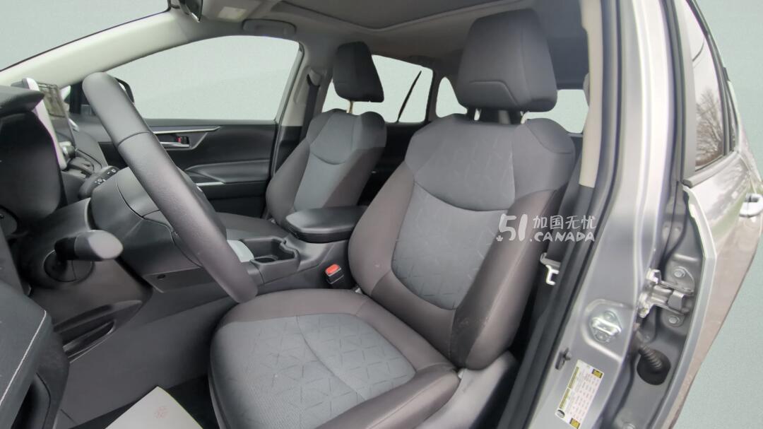 2025 Toyota RAV 4 view 6