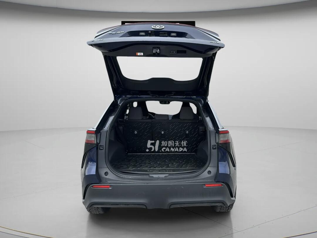 2025 Toyota bZ4X view 10