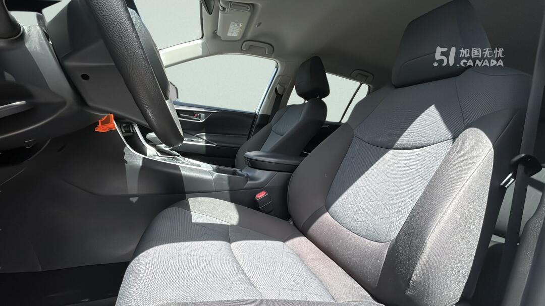 2025 Toyota RAV 4 view 6