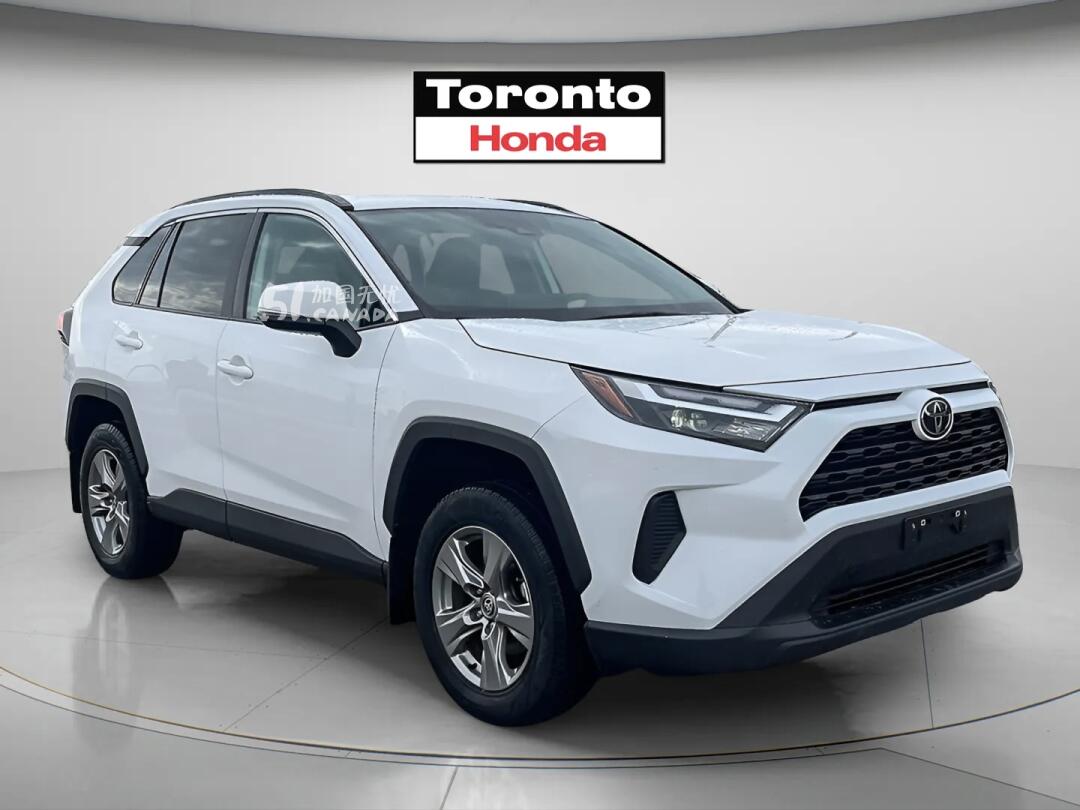 2024 Toyota RAV 4 view 2