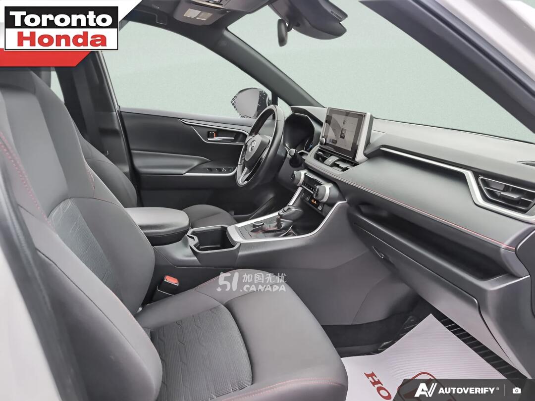 2023 Toyota RAV 4 view 7