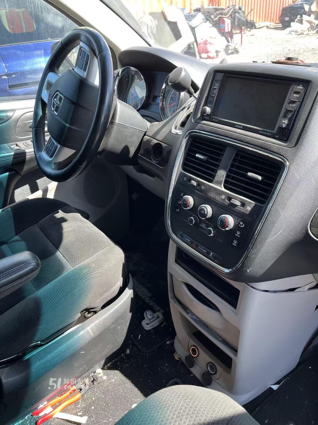 2016 Dodge Caravan view 2
