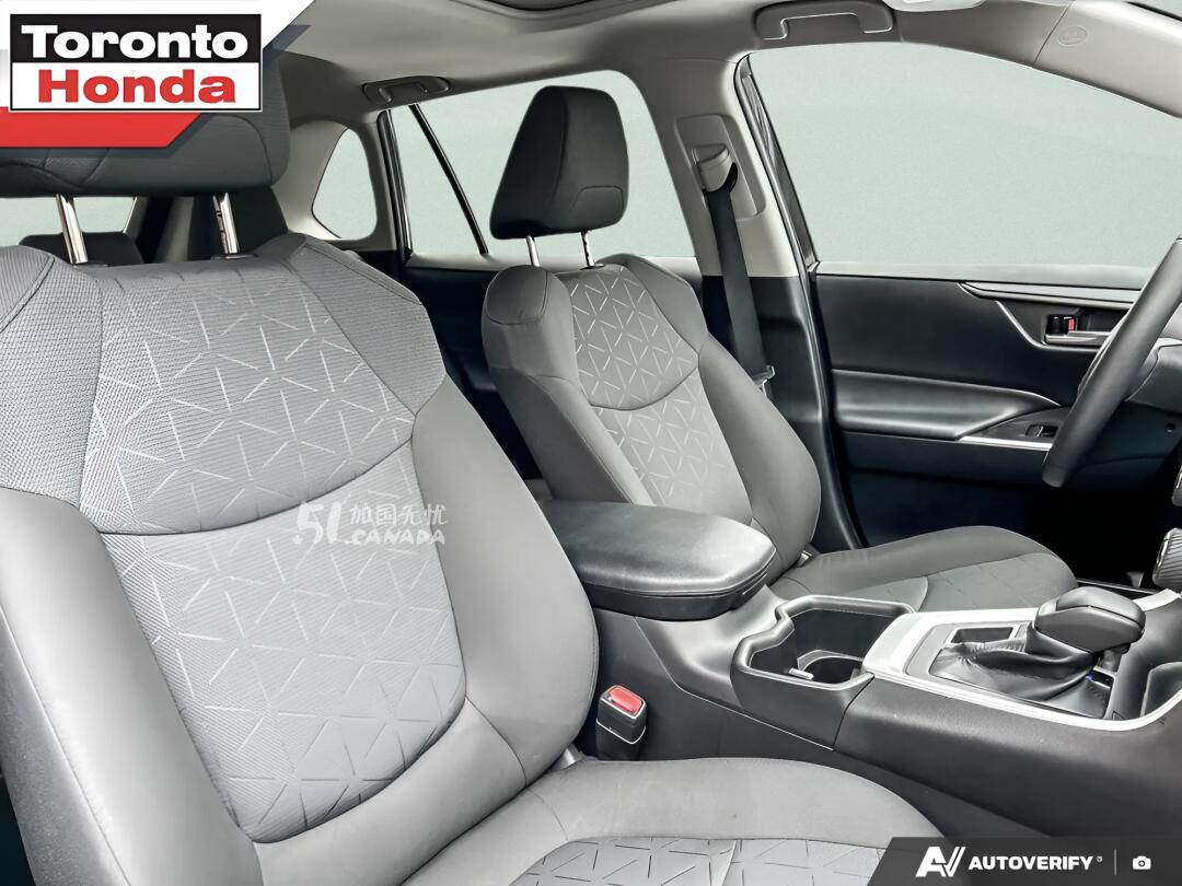 2022 Toyota RAV 4 view 7