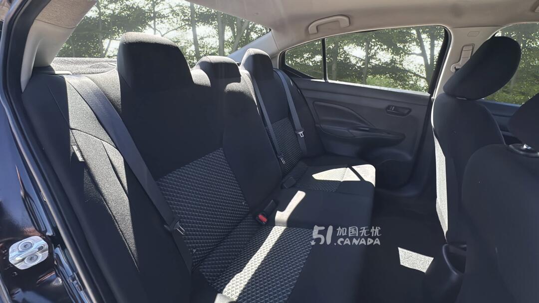 2021 Nissan Versa view 7