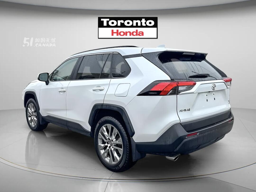 2023 Toyota RAV 4 view 3