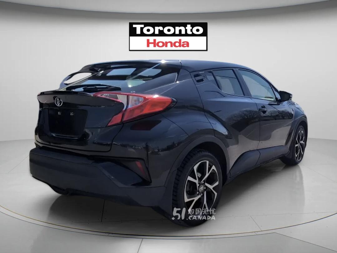 2021 Toyota C-HR view 4