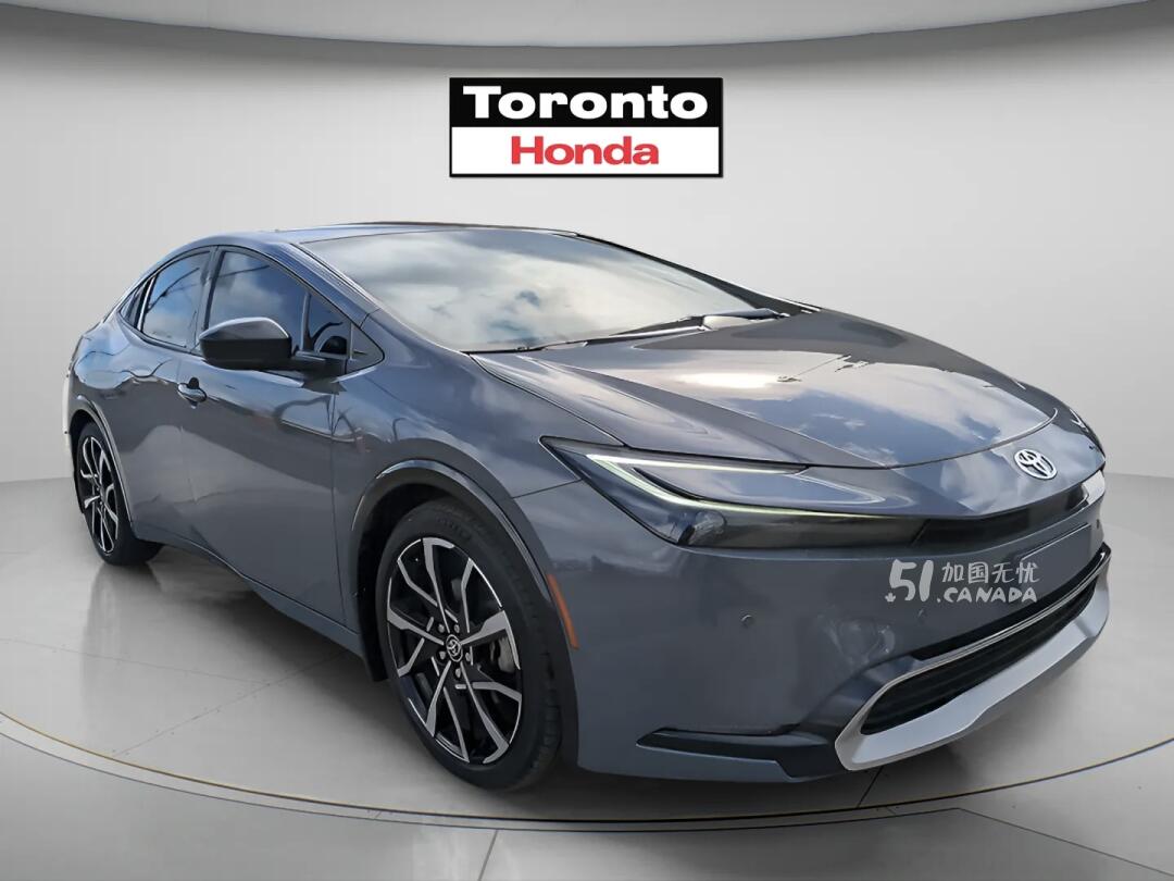 2024 Toyota Prius Prime view 2