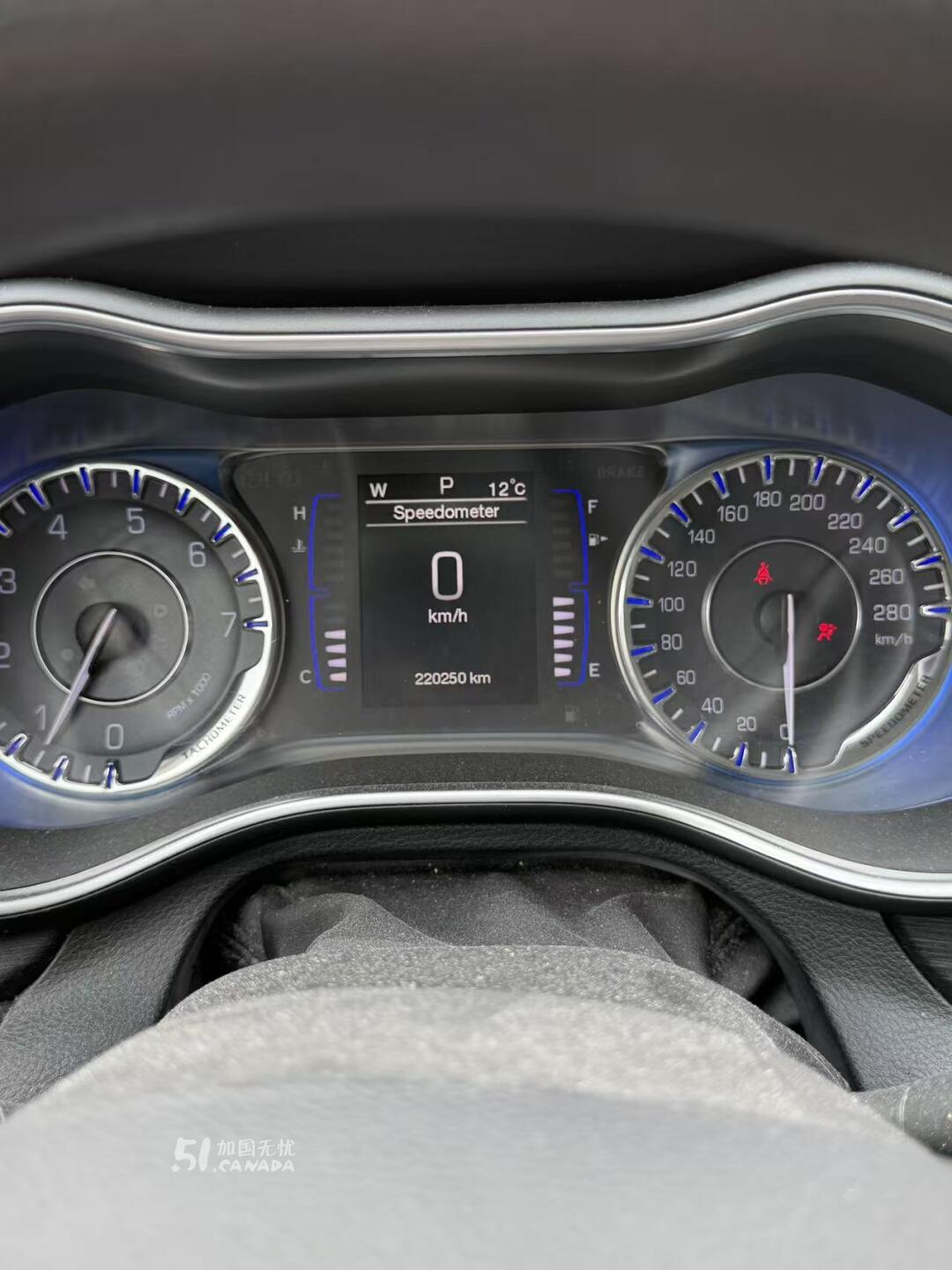 2015 Chrysler 200 view 4