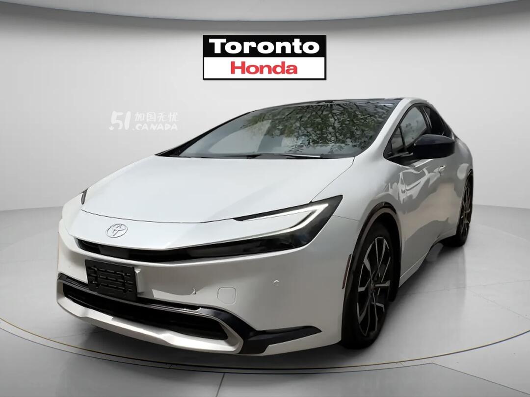 2024 Toyota Prius Prime view 2