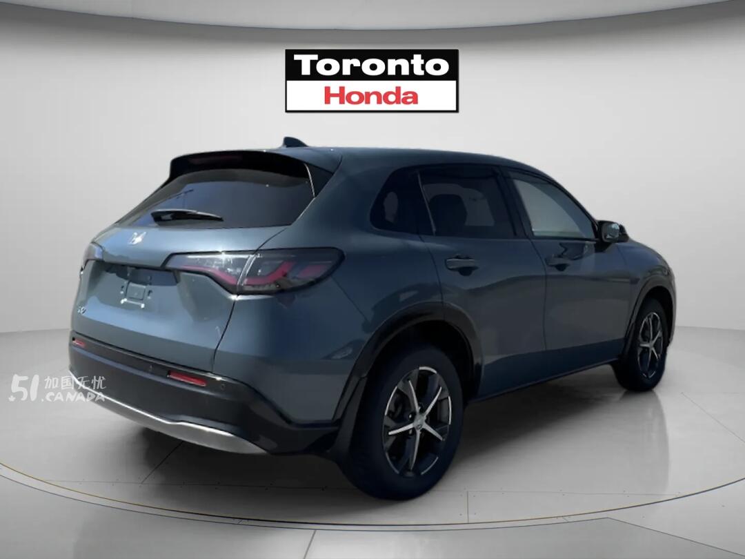 2025 Honda HR-V view 3