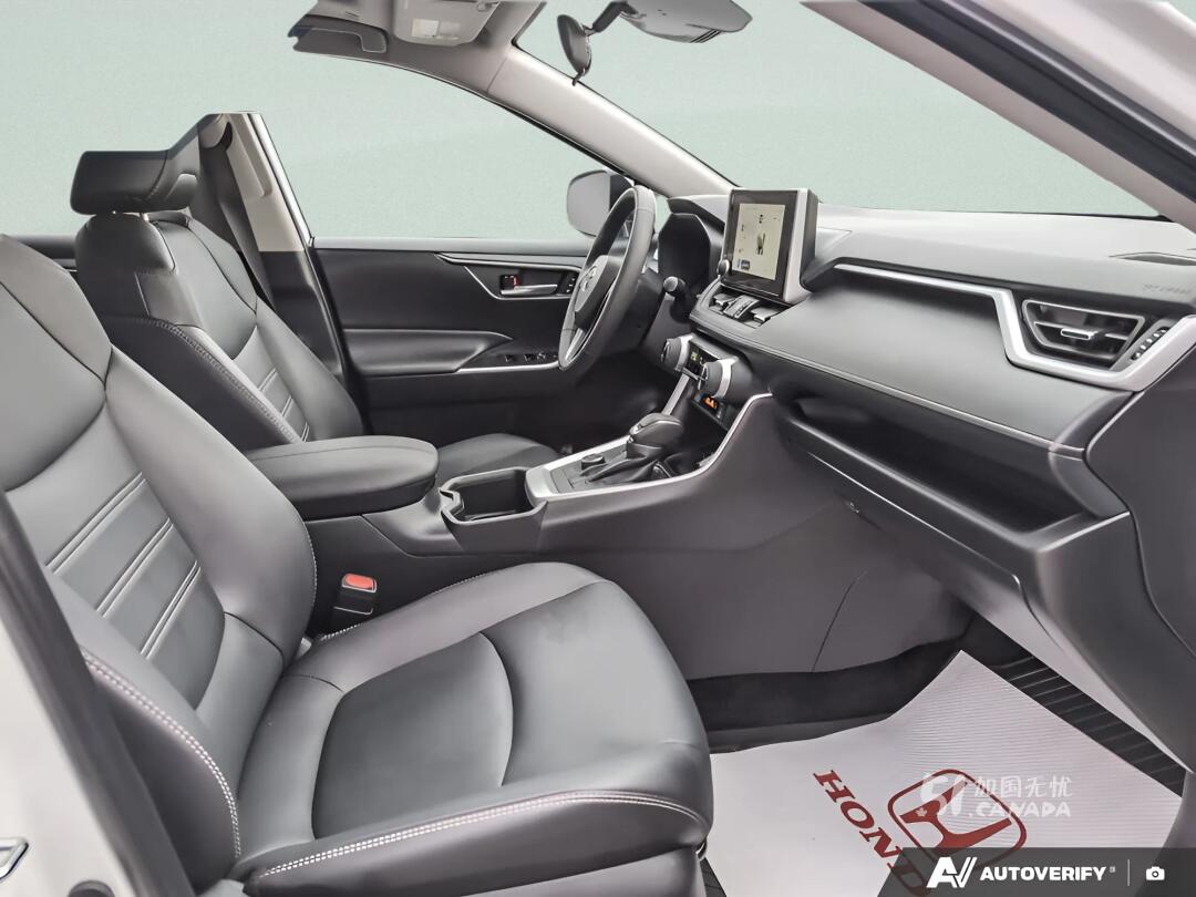 2025 Toyota RAV 4 view 6