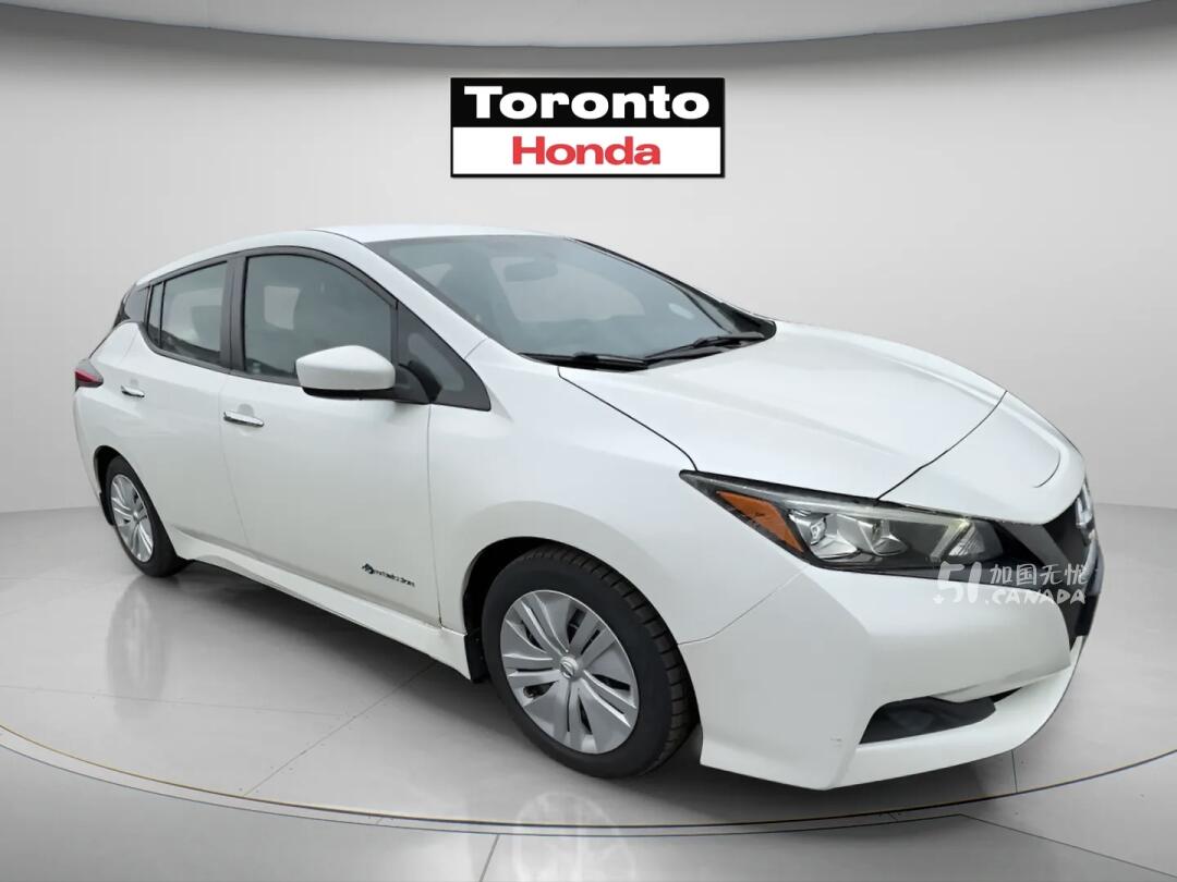 2018 Nissan Leaf view 2