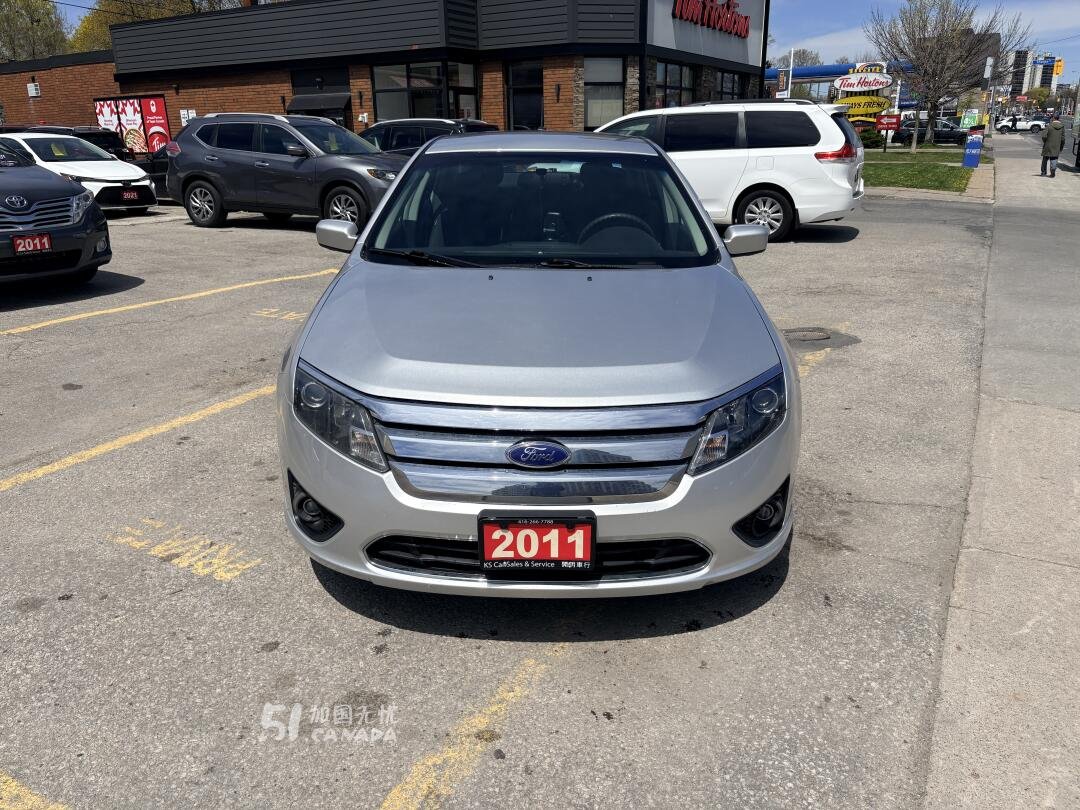 2011 Ford Fusion view 2