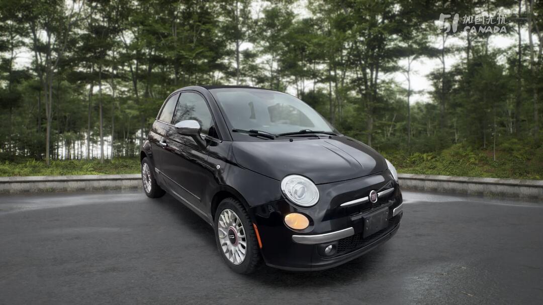 2015 Fiat 500C view 2