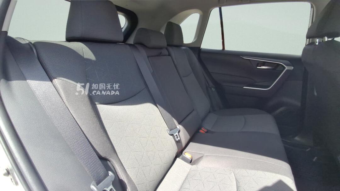 2023 Toyota RAV 4 view 8