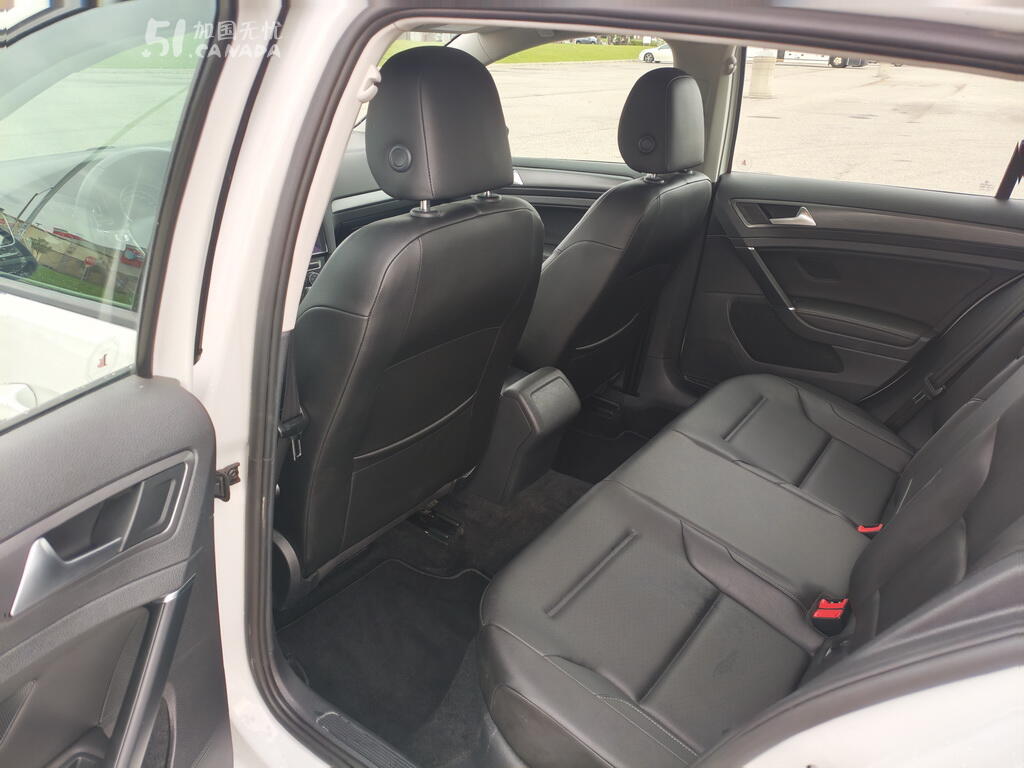 2018 Volkswagen Golf view 5