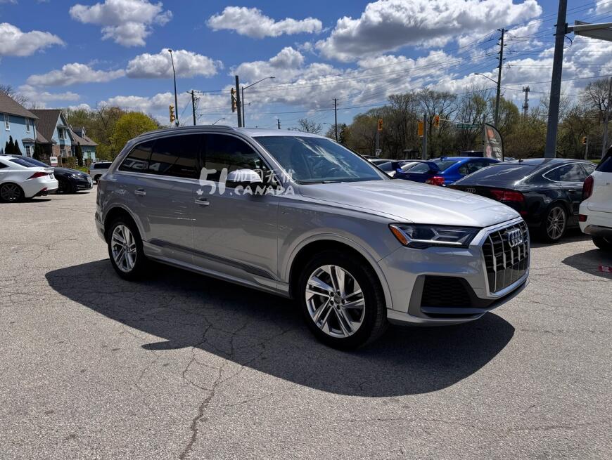 2020 Audi Q7 view 5