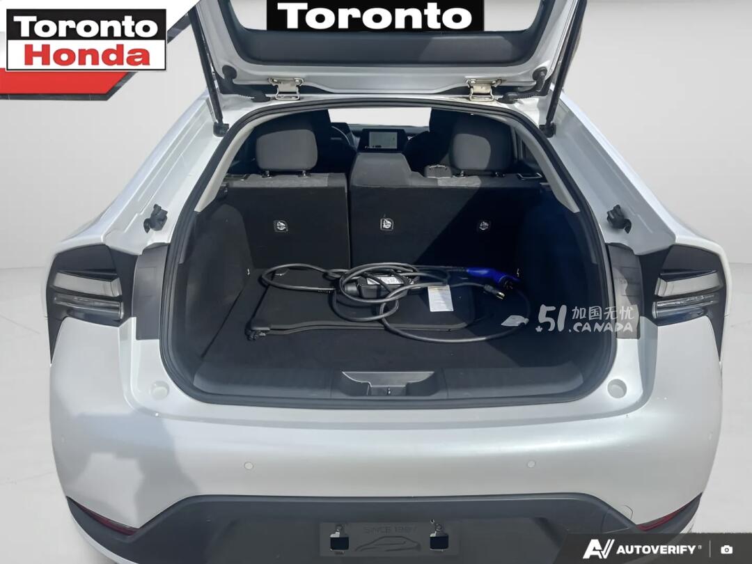 2025 Toyota Prius view 10