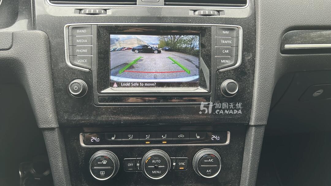 2015 Volkswagen Golf view 8