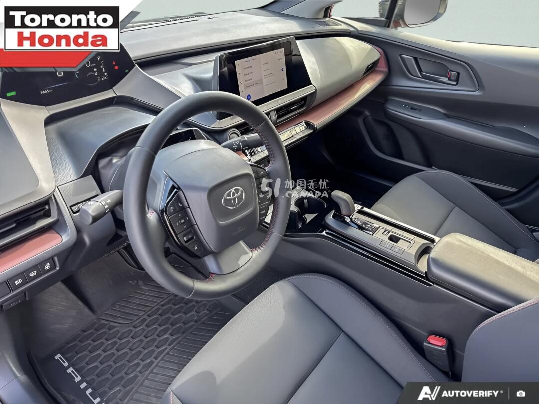 2025 Toyota Prius view 5