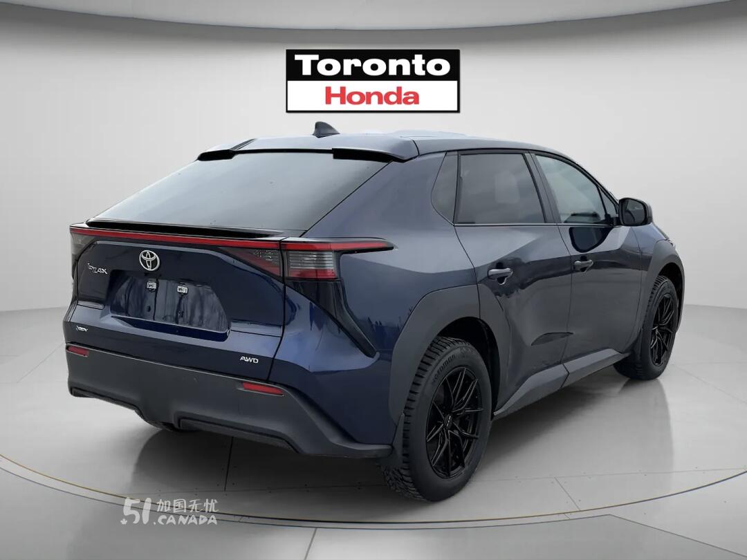 2025 Toyota bZ4X view 3