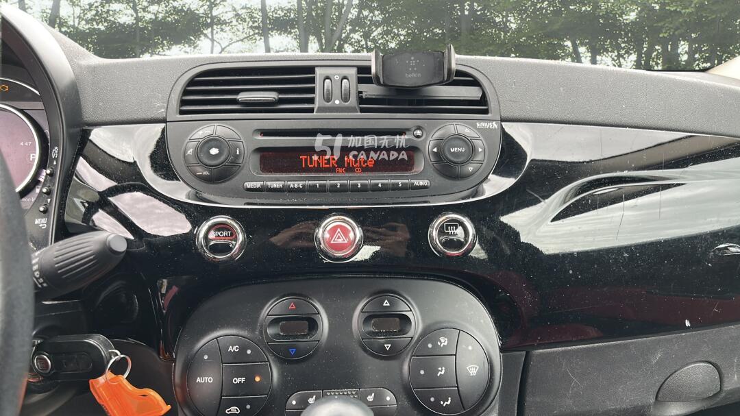 2015 Fiat 500C view 7