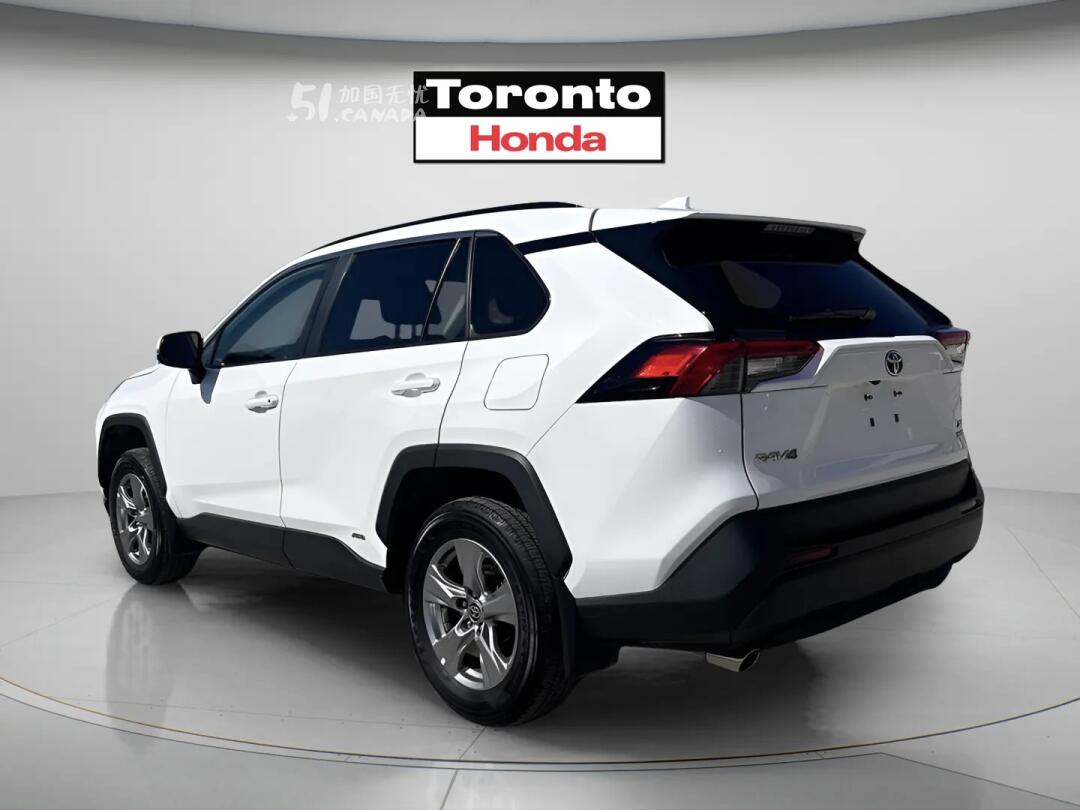 2023 Toyota RAV 4 view 4