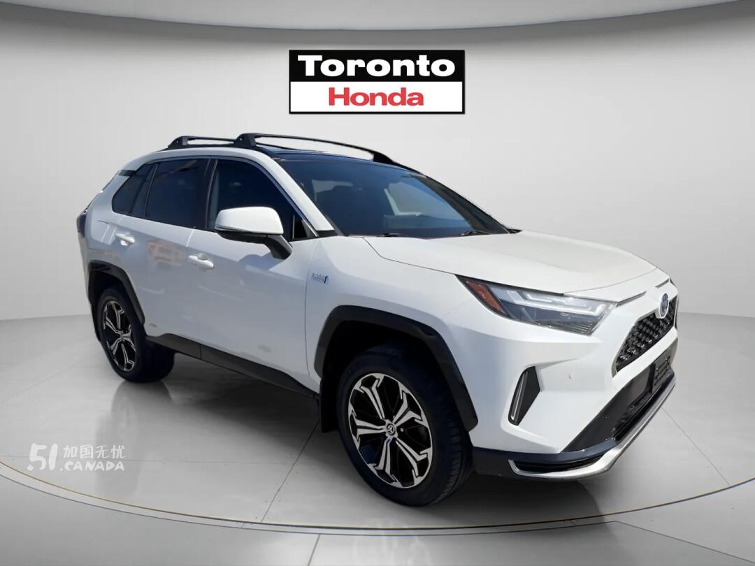 2022 Toyota RAV 4 view 2