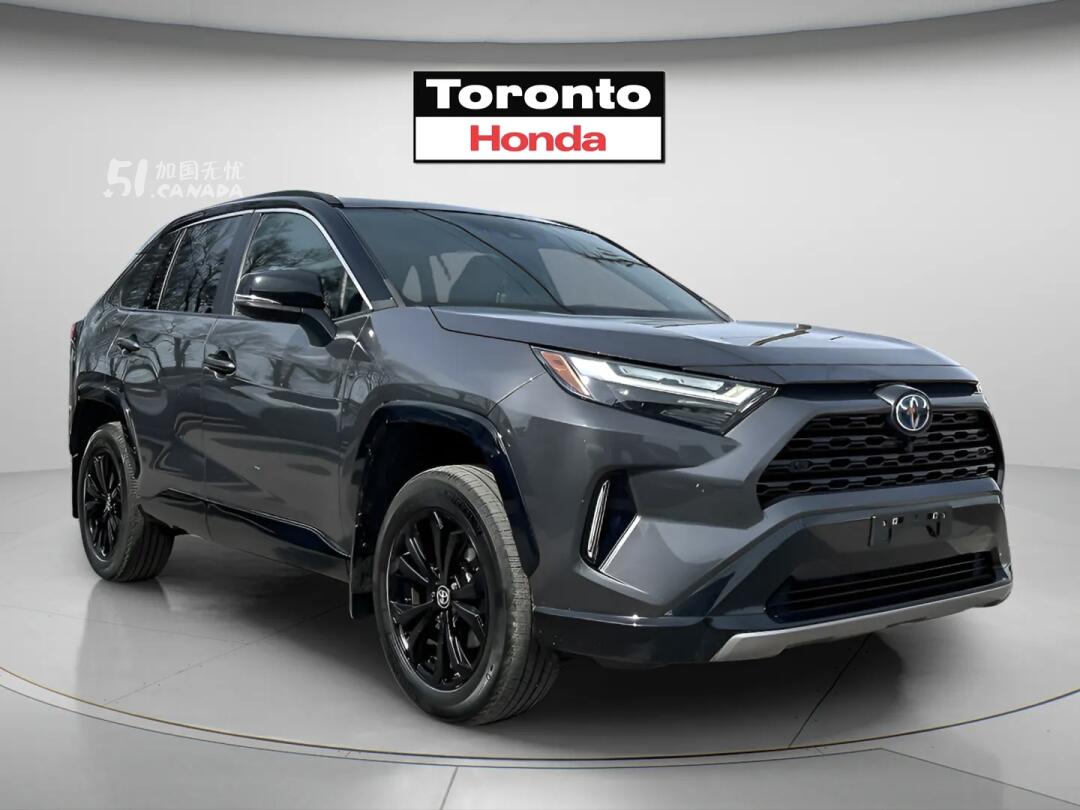 2022 Toyota RAV 4 view 2