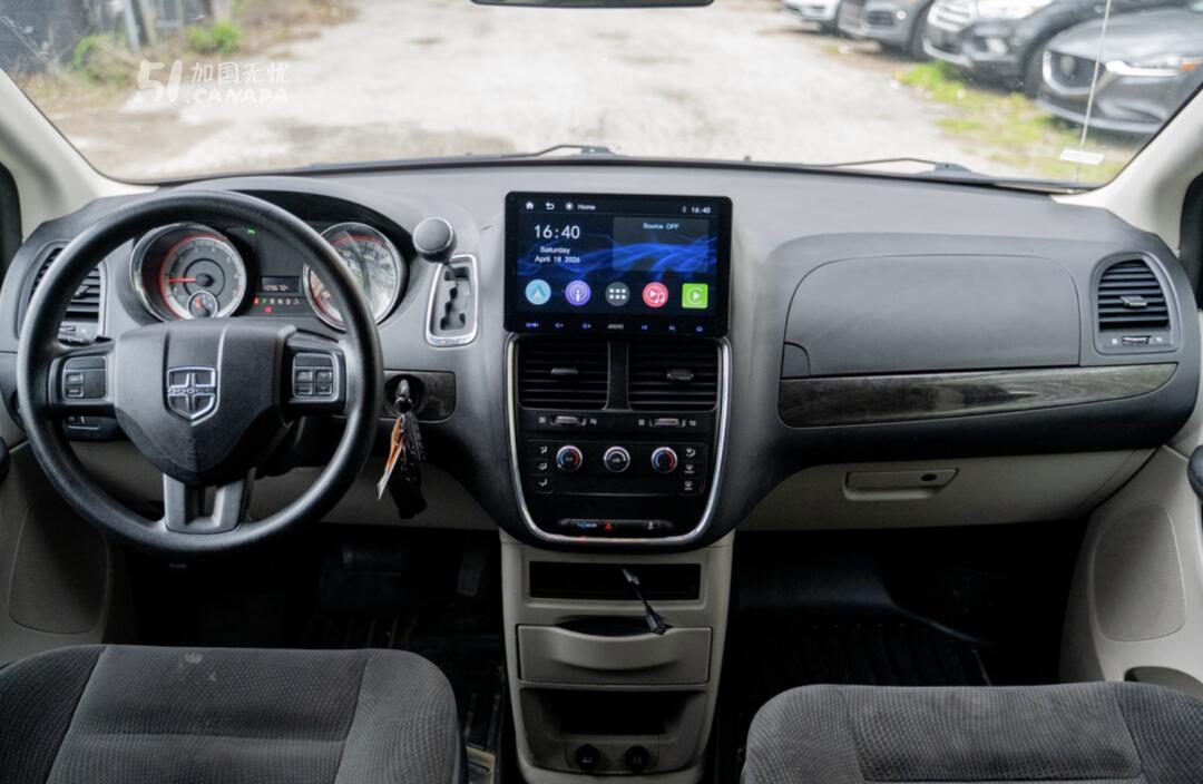 2017 Chrysler Grand Caravan view 4