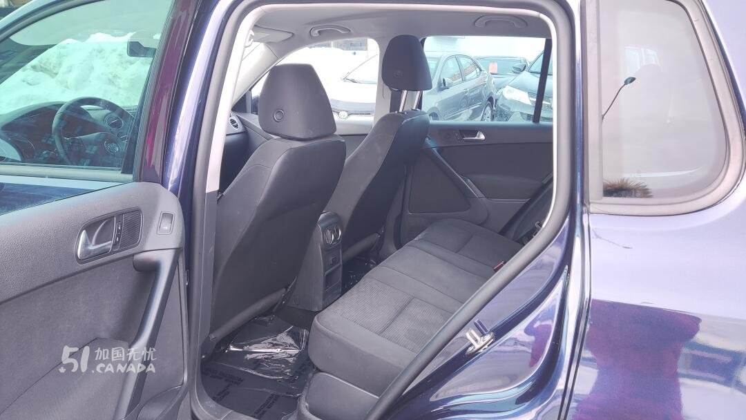 2016 Volkswagen Tiguan view 8