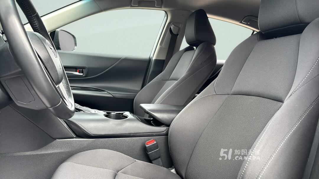 2023 Toyota Venza view 7