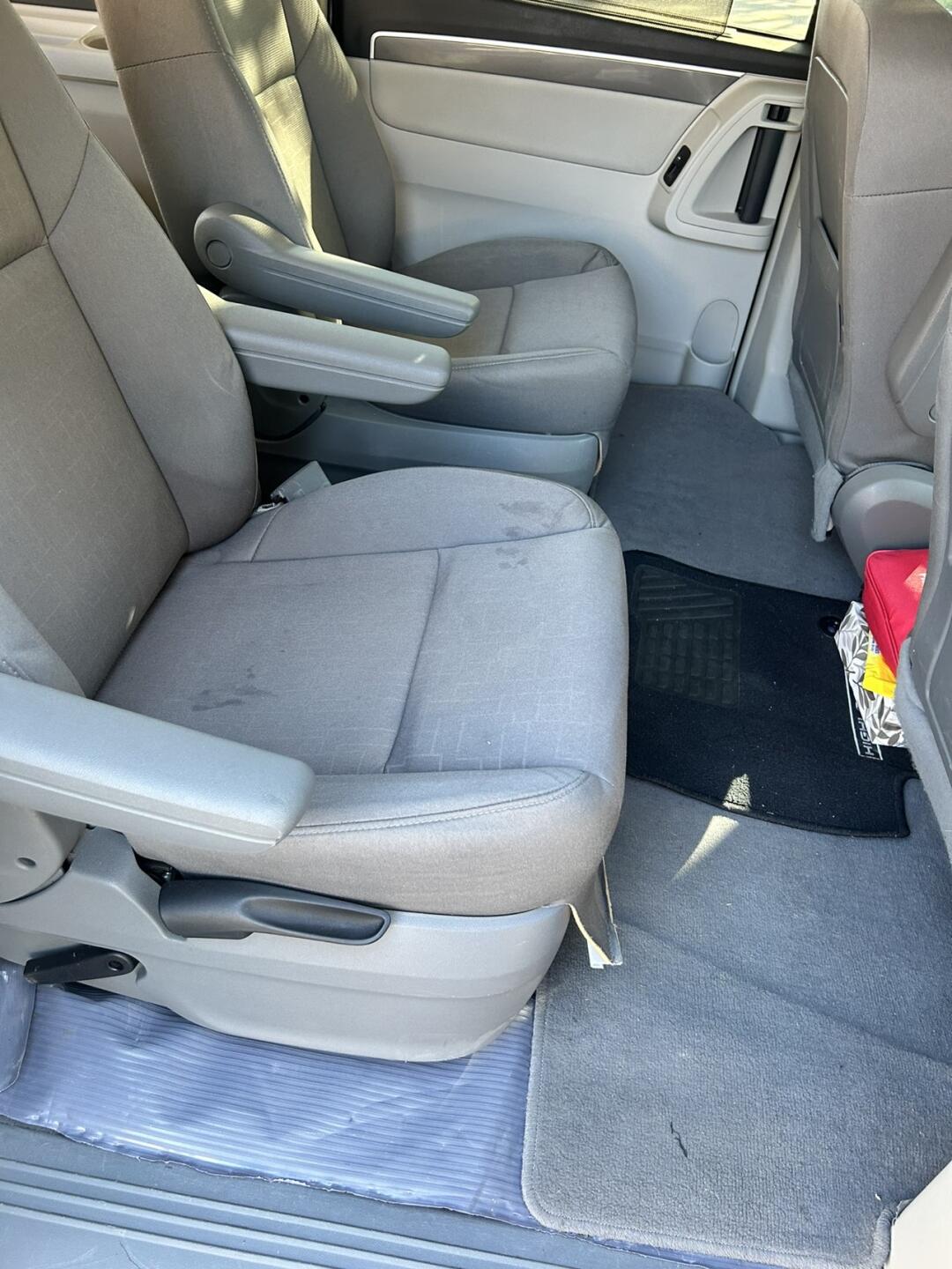 2009 Volkswagen Routan view 10
