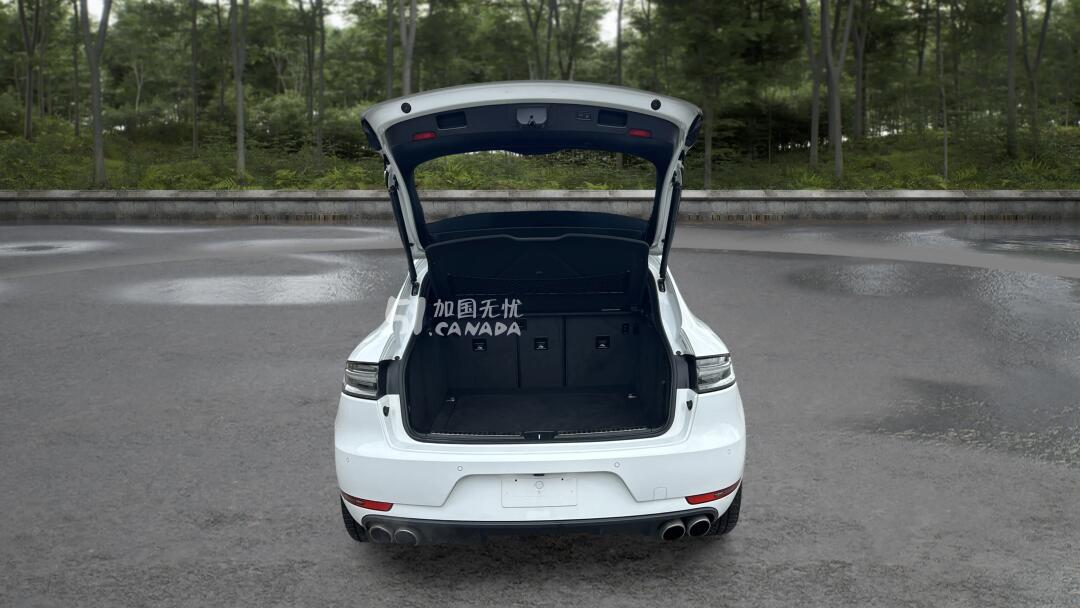 2019 Porsche Macan view 8