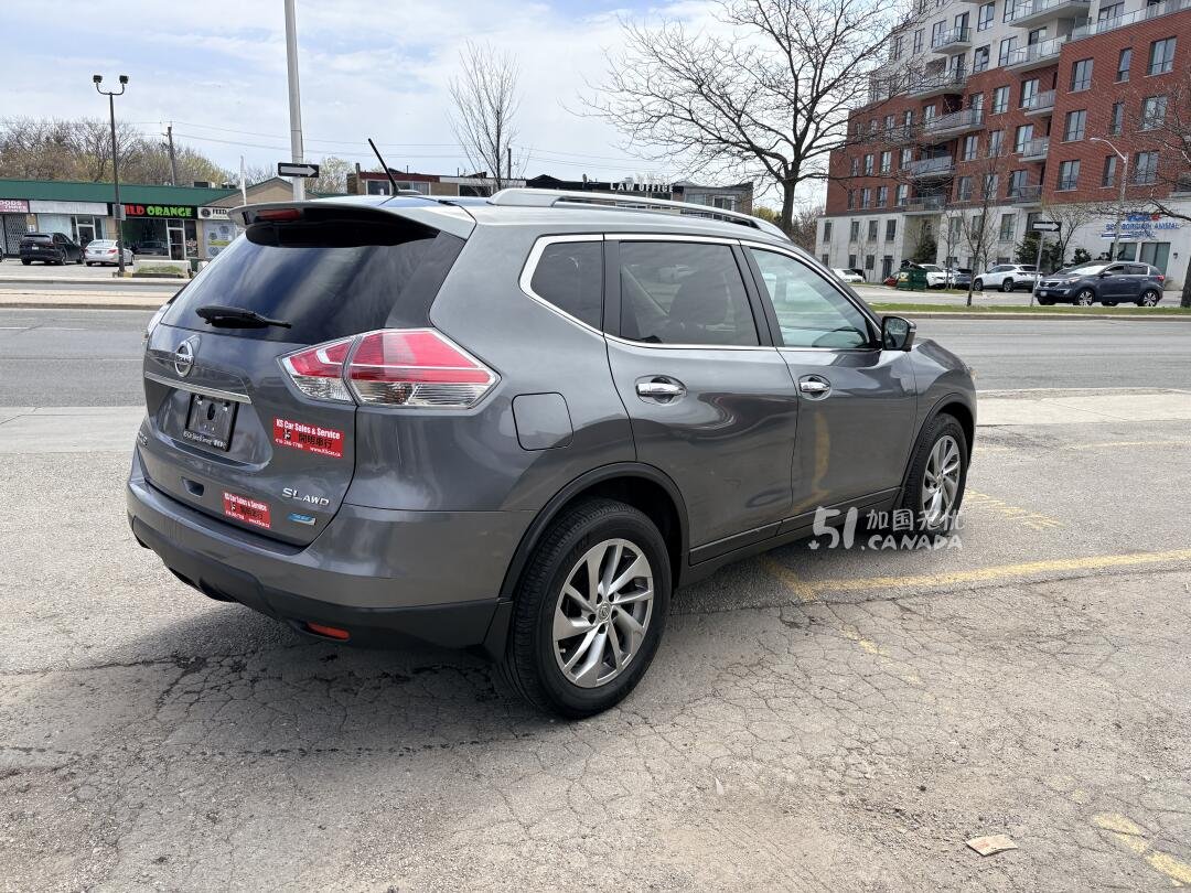 2015 Nissan Rogue view 5
