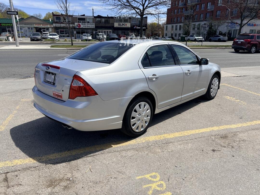 2011 Ford Fusion view 5