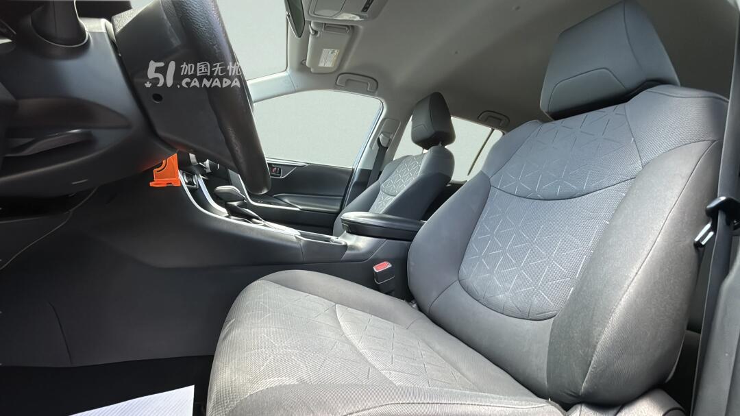 2021 Toyota RAV 4 view 5