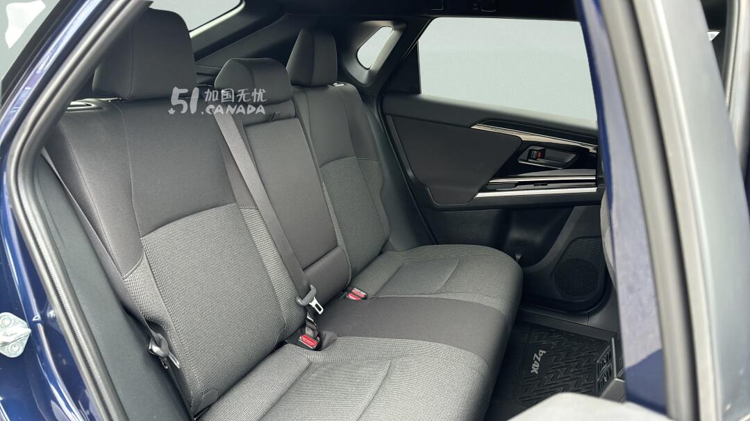 2025 Toyota bZ4X view 8