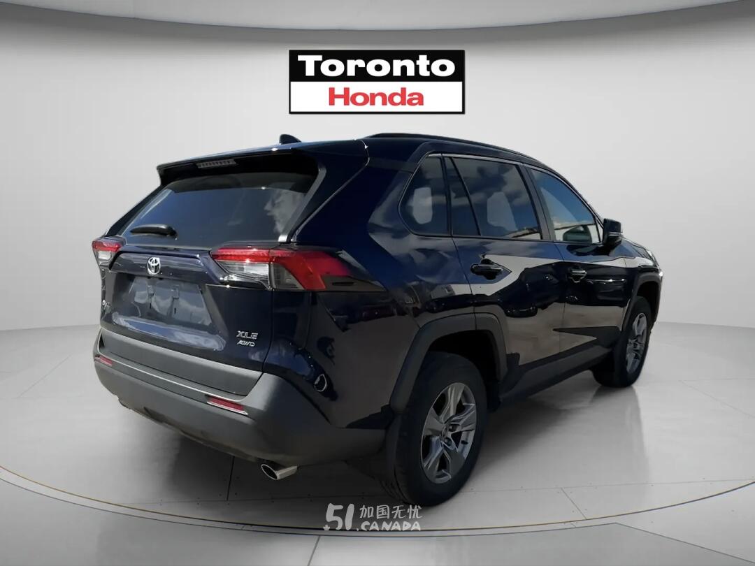 2023 Toyota RAV 4 view 3
