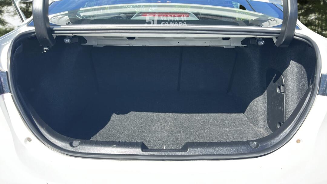 2017 Mazda 3 view 8