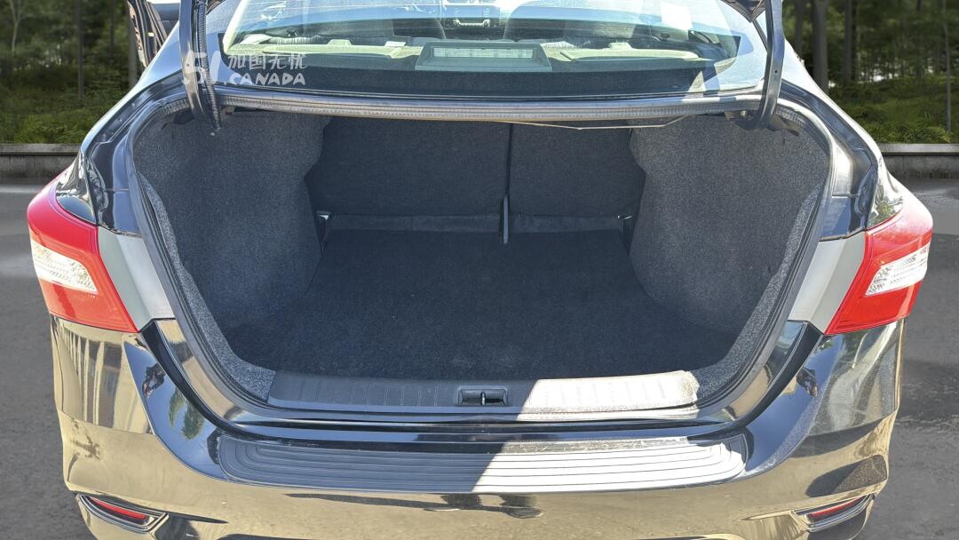 2017 Nissan Sentra view 8
