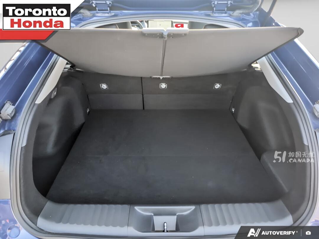 2025 Toyota Prius view 10
