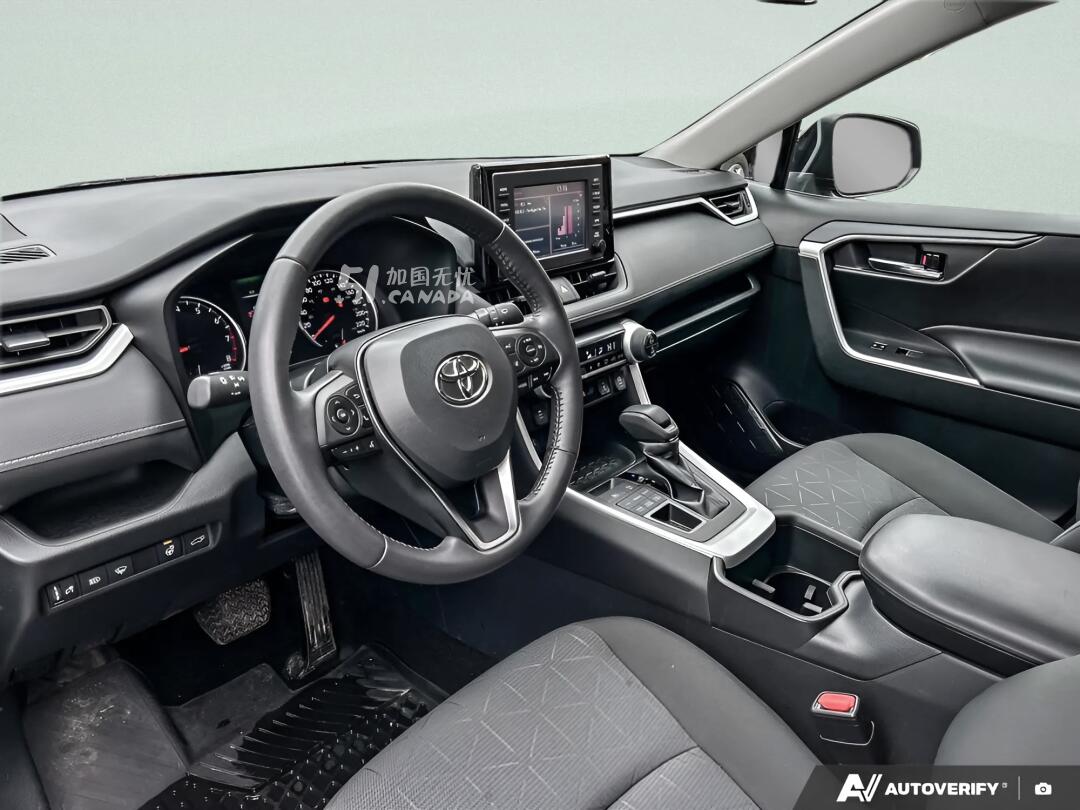 2022 Toyota RAV 4 view 5