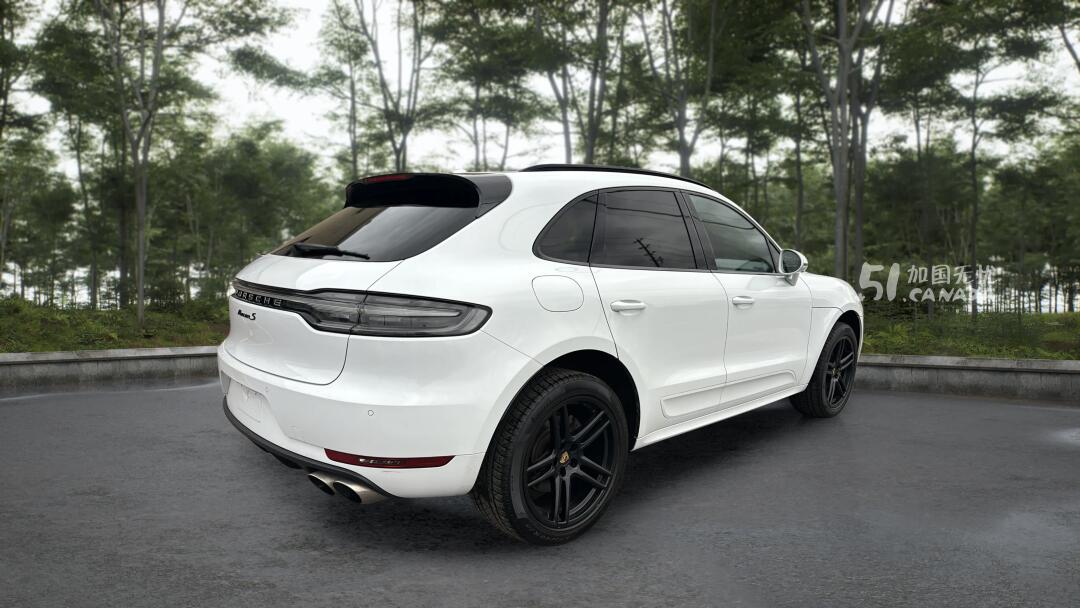 2019 Porsche Macan view 4
