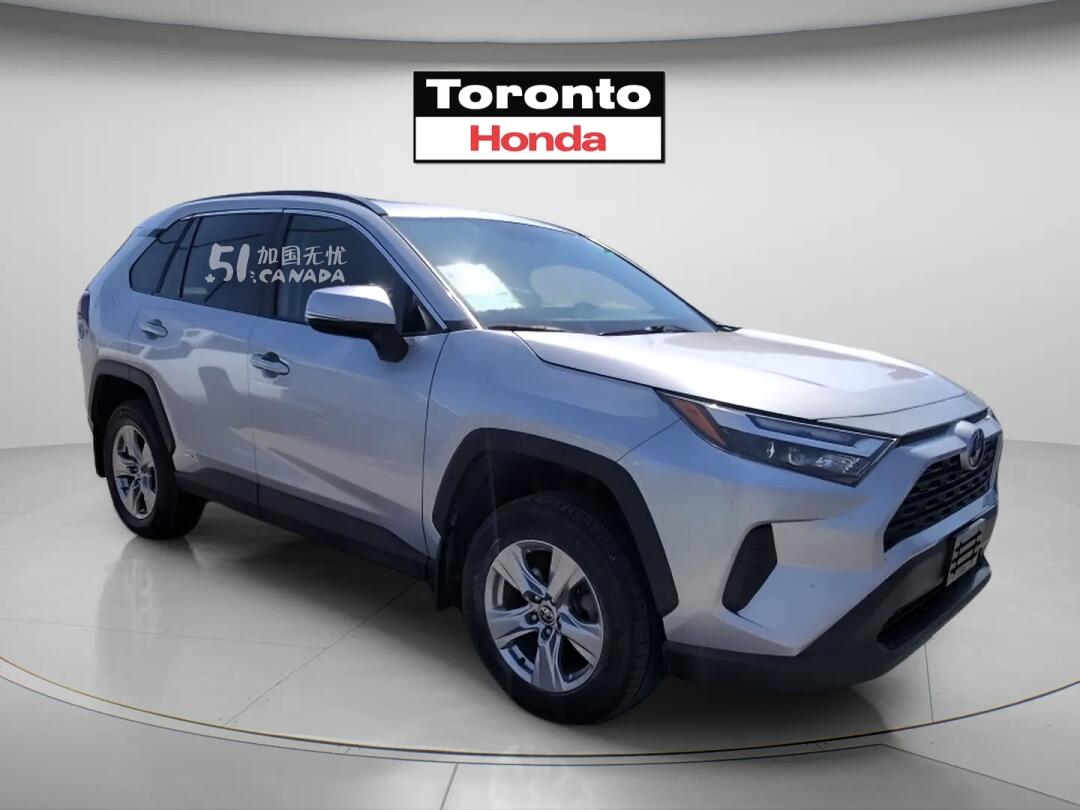 2023 Toyota RAV 4 view 2
