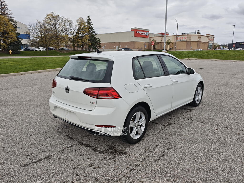 2018 Volkswagen Golf view 2